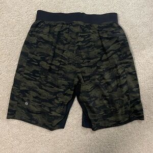 Lululemon T.H.E. Liner 9 inch short size L Camo